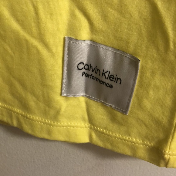 Calvin Klein tee shirt - Picture 2 of 3